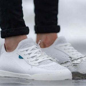 Vessi Weekend Waterproof Sneaker size 9